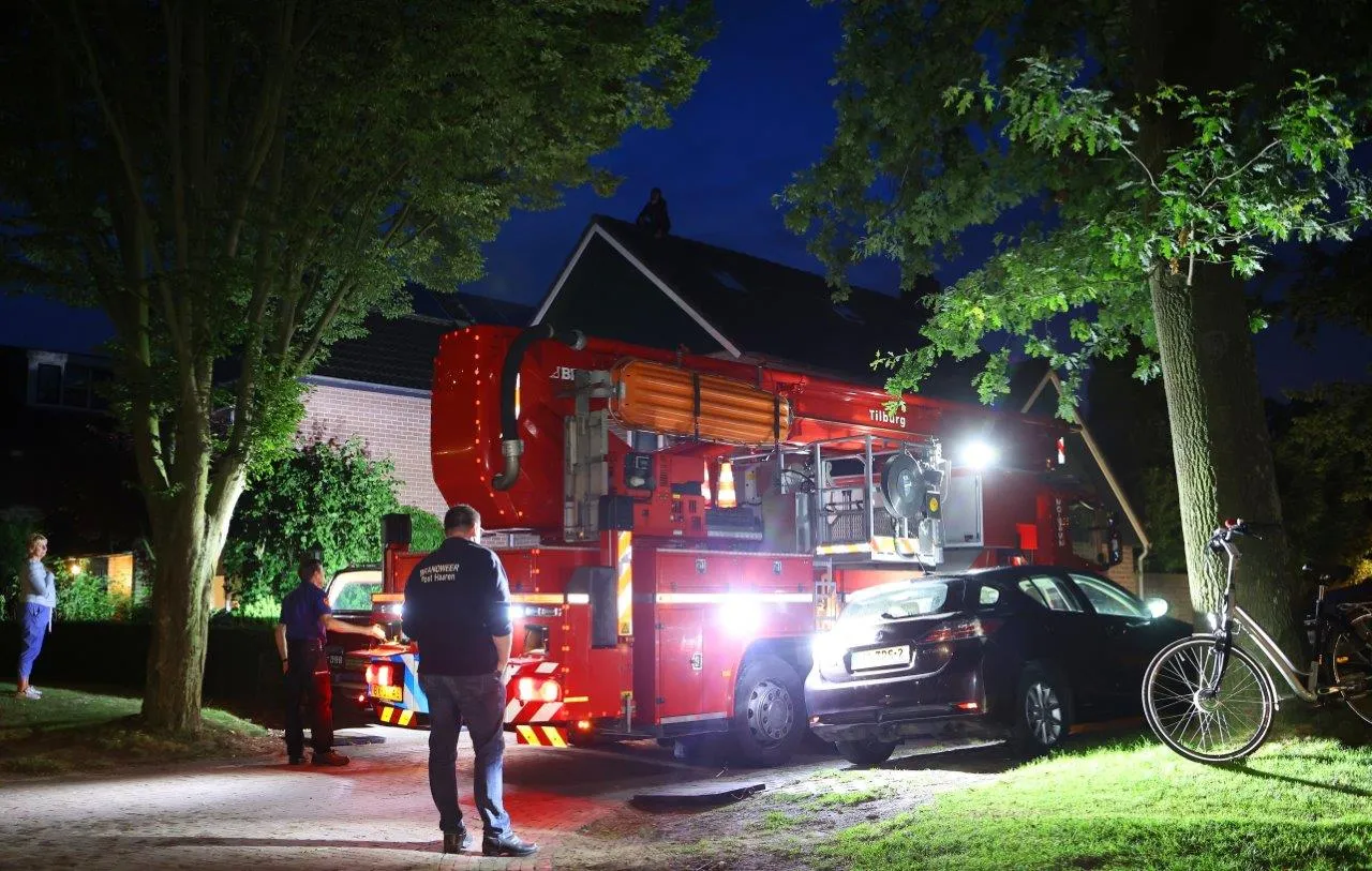 meisje op dak van huis haaren3