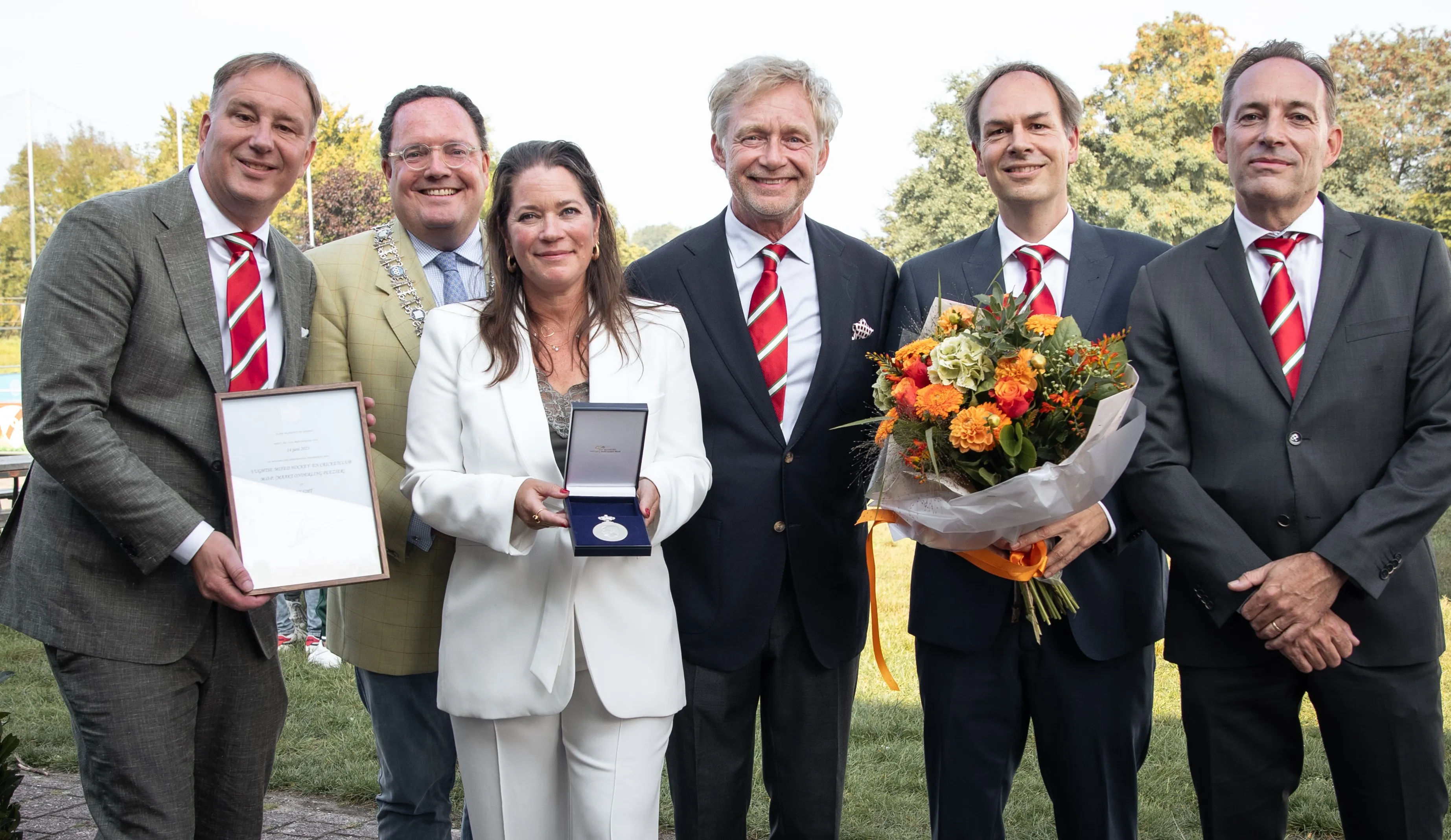 mop100j bestuur
