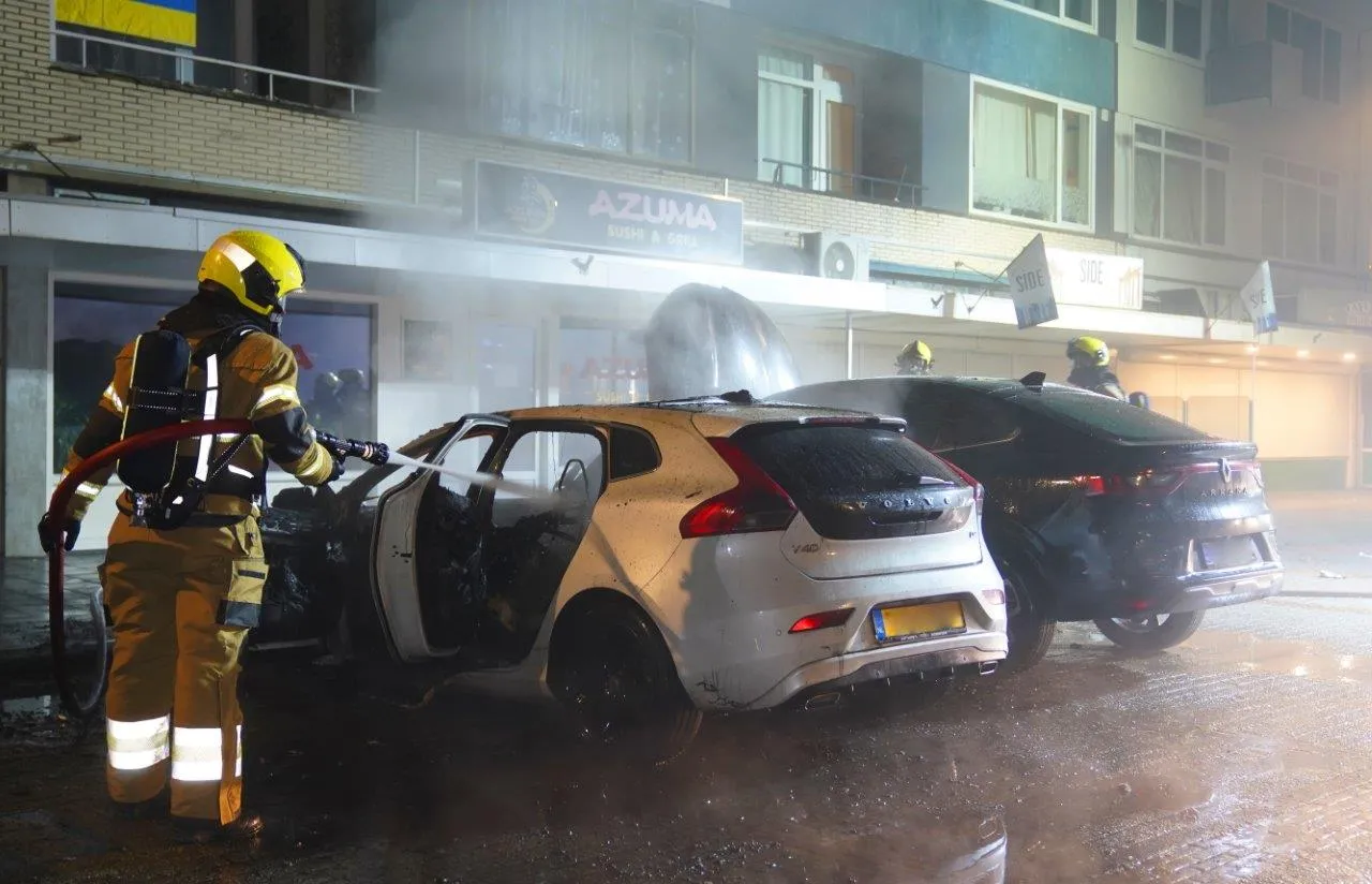 2024 12 27 meesters multi media fotos twee autos uitgebrand oude vlijmenseweg den bosch2