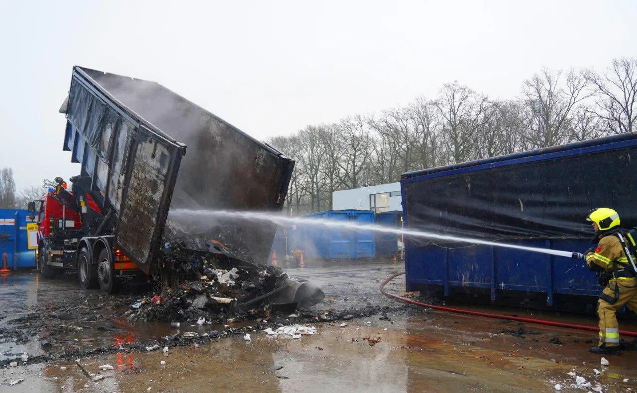 2025 01 01 meesters multi media fotos brand container milieustraat de ketting vught5