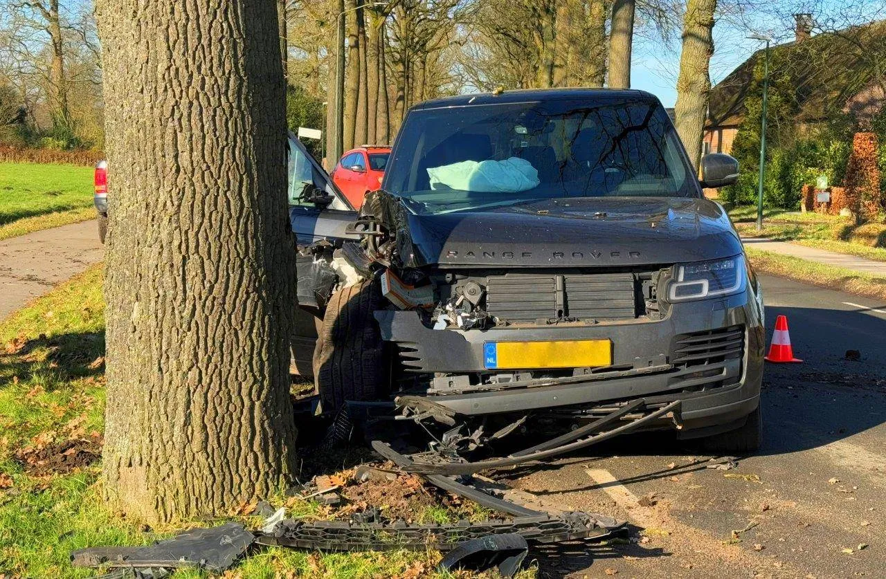 2025 02 02 meesters multi media fotos ongeval auto boom helvoirtsestraat helvoirt1