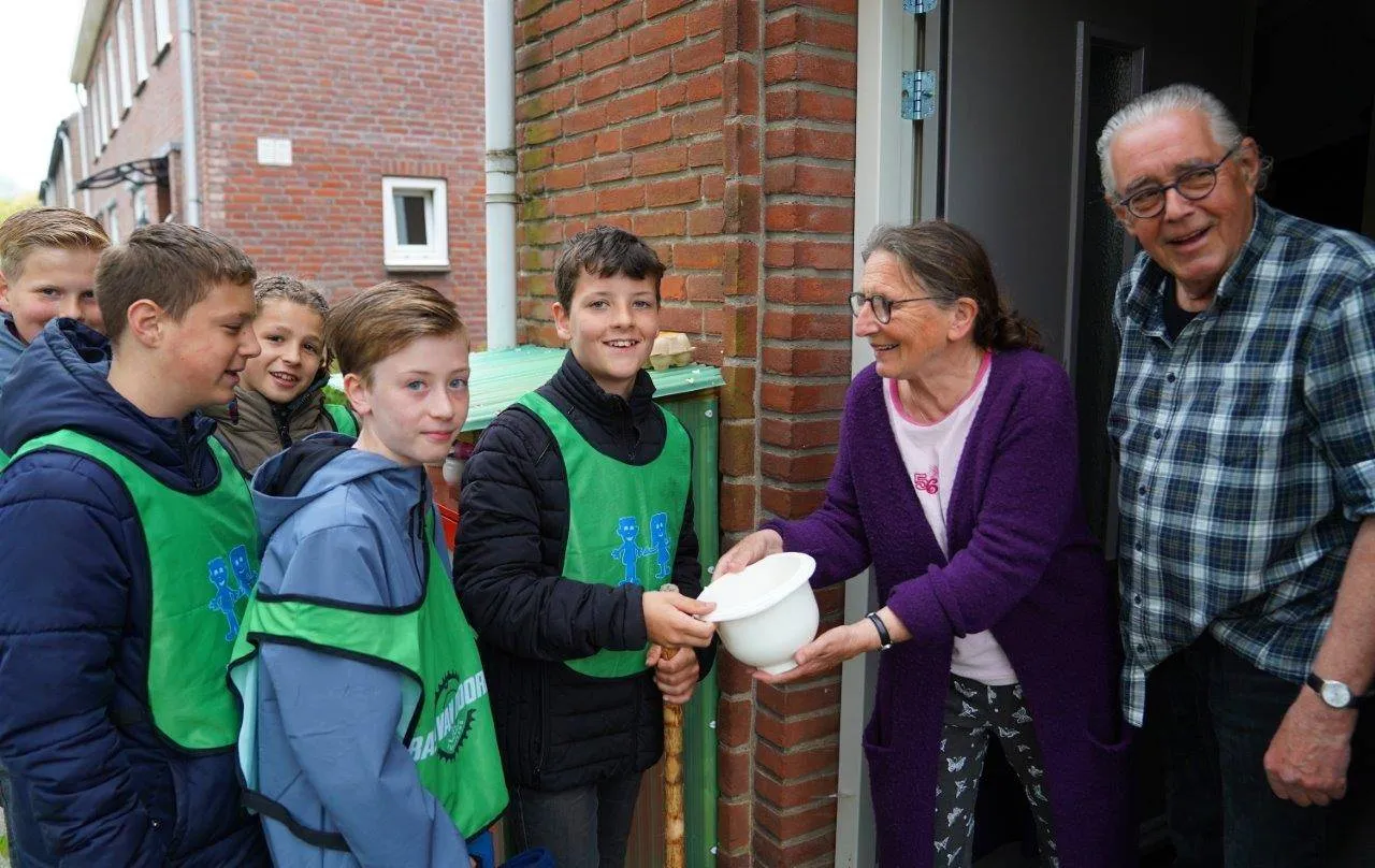 2025 04 14 meesters multi media fotos paaseiren ophalen helvoirt6
