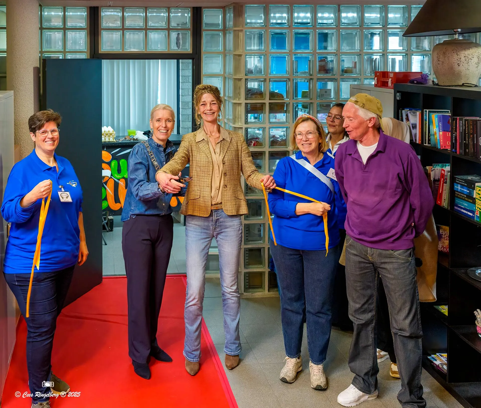 Oficele opening Wij Omarmen - Lintje geknipt