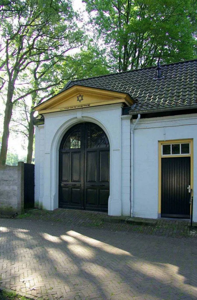 Joodse-begraafplaats-Berkenheuveldreef (Fred de Man)