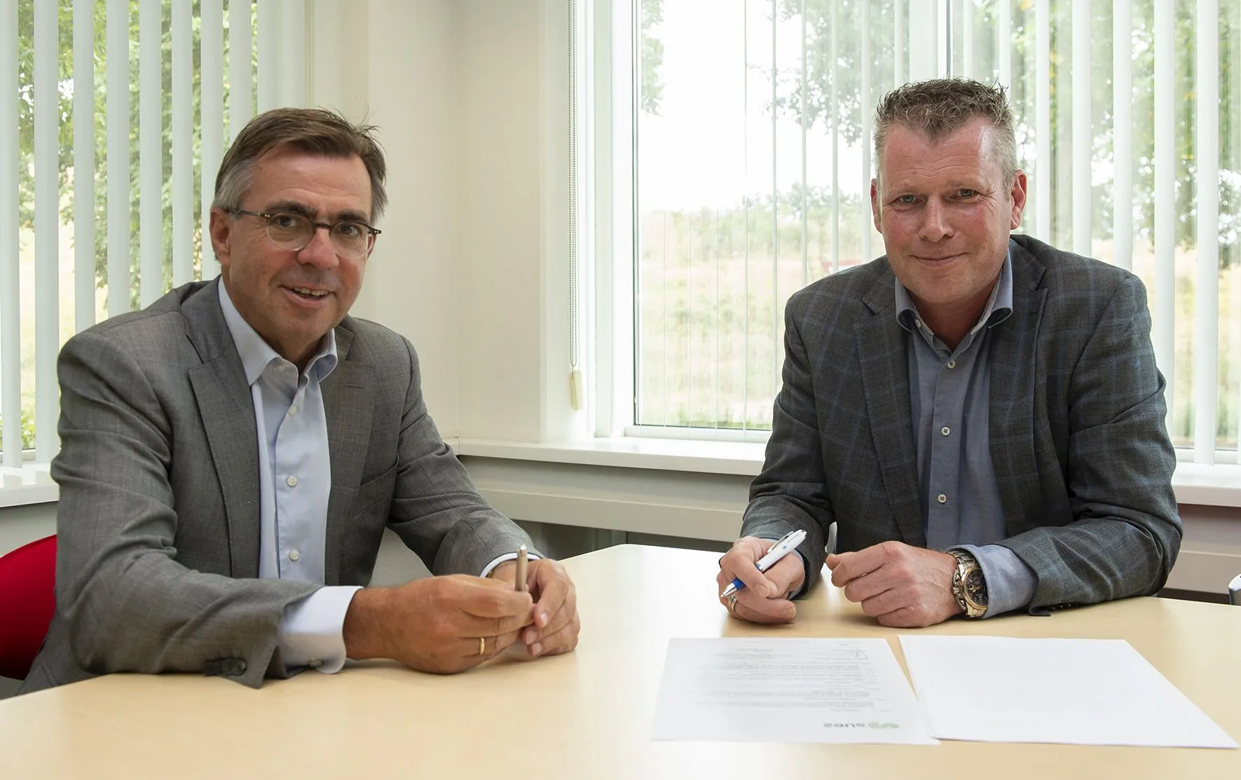 180801 ondertekening contract met afvalverwerker suez lr 9598
