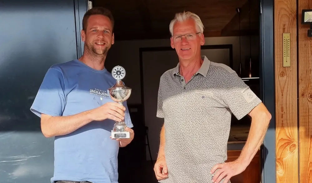 bas van wanrooij links winnaar jeu de boules beker