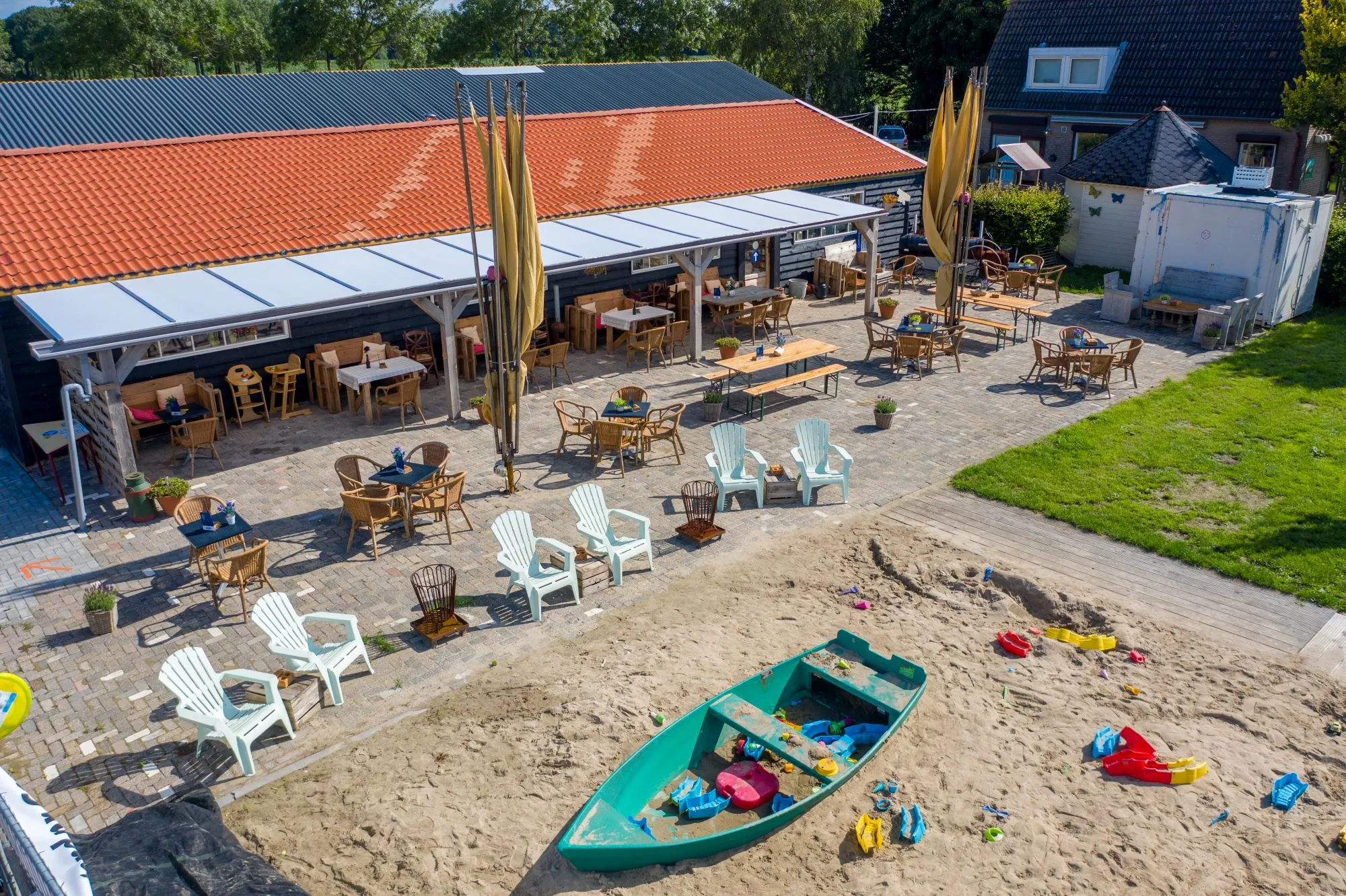 bovenaanzicht terras en zandbak waleuk waalwijk dji 0798 hdr