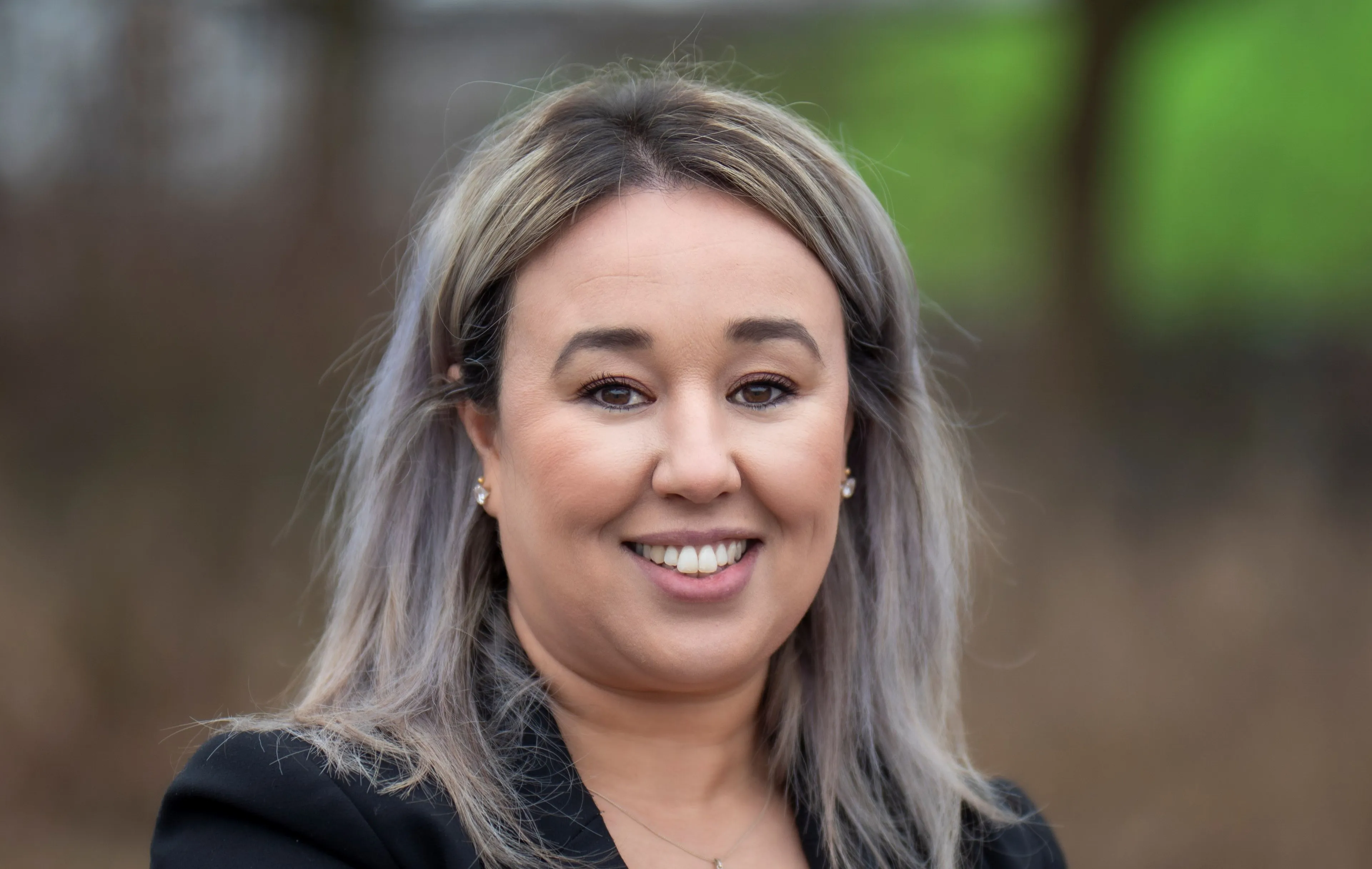 eerste zorgmedewerker krijgt vaccinatie