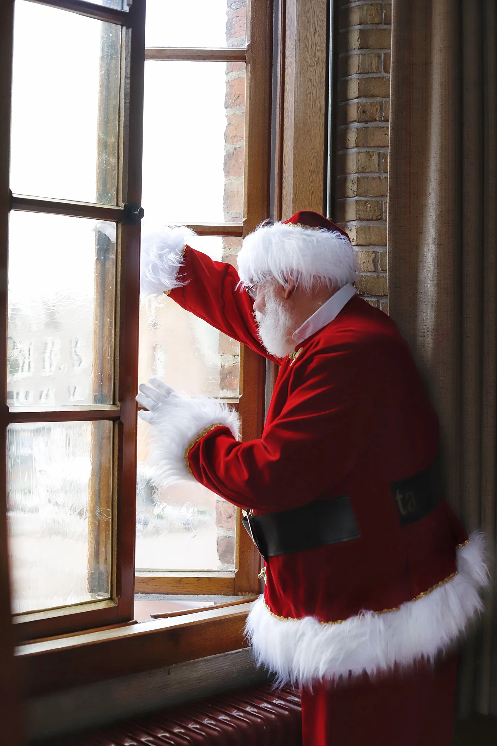 foto kerstman bij raam