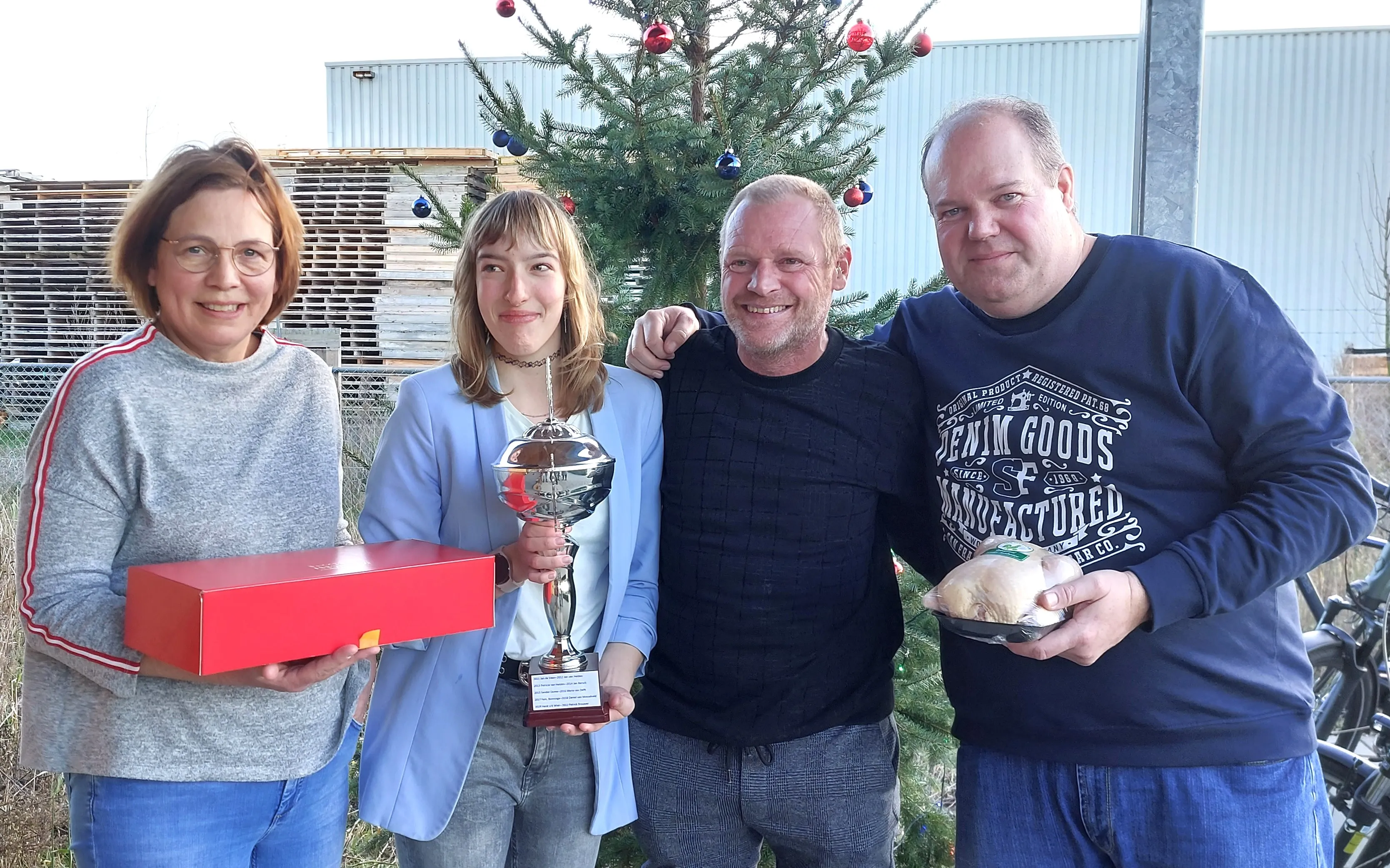 foto winnaars knallen op de ballen