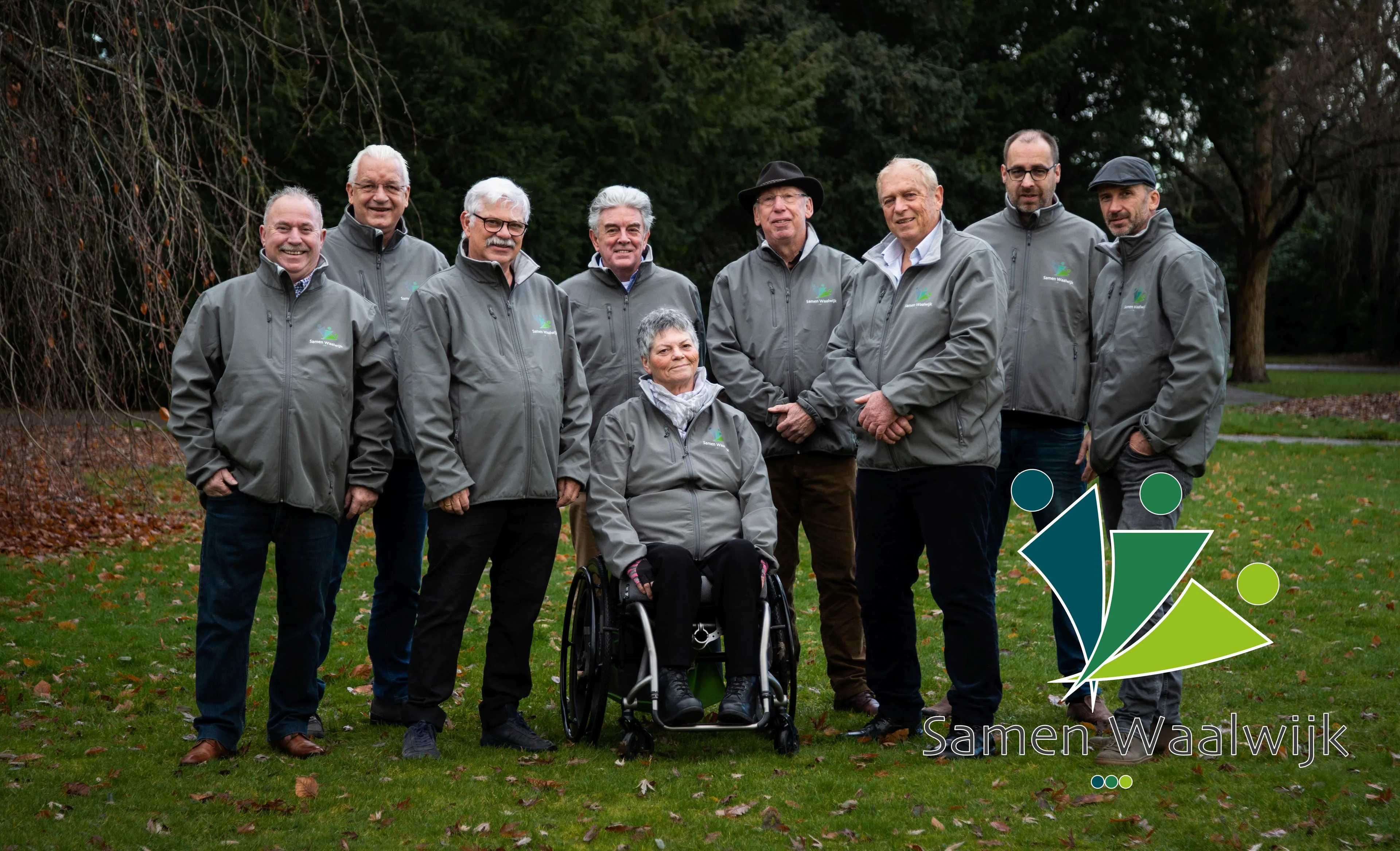 groepsfoto met logo