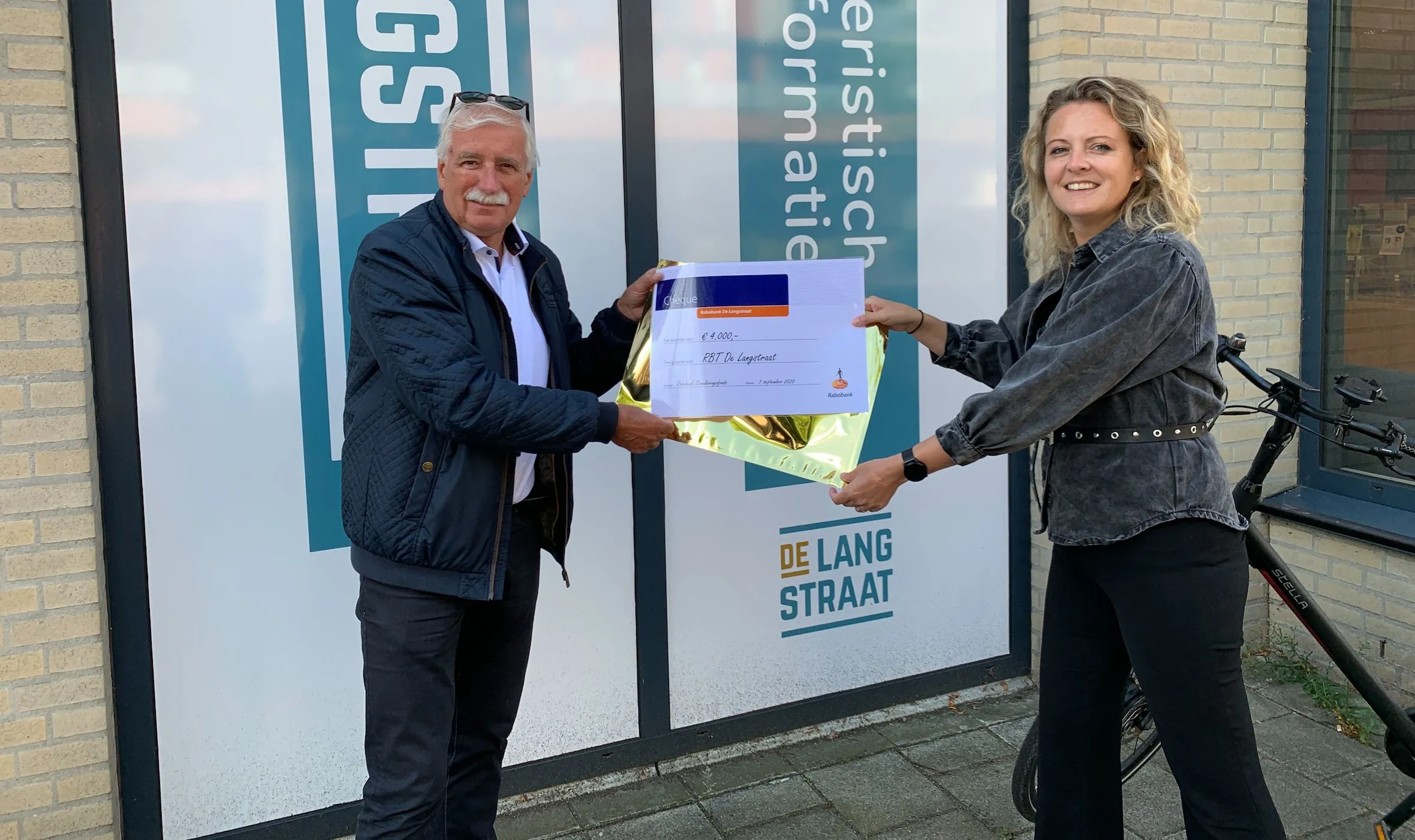 overhandiging cheque detail