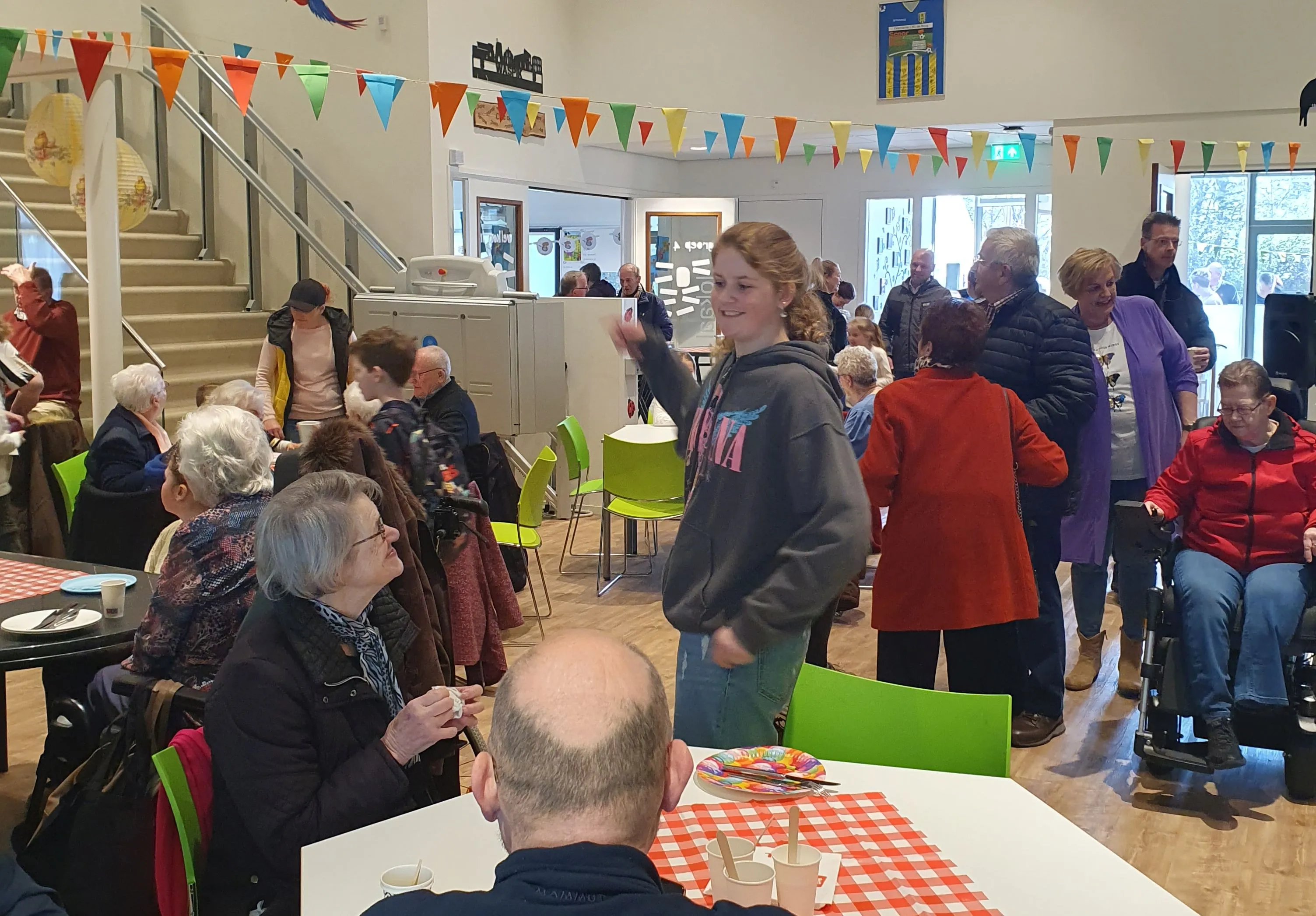 pannenkoekdag 1 gasten nemen plaats in hal