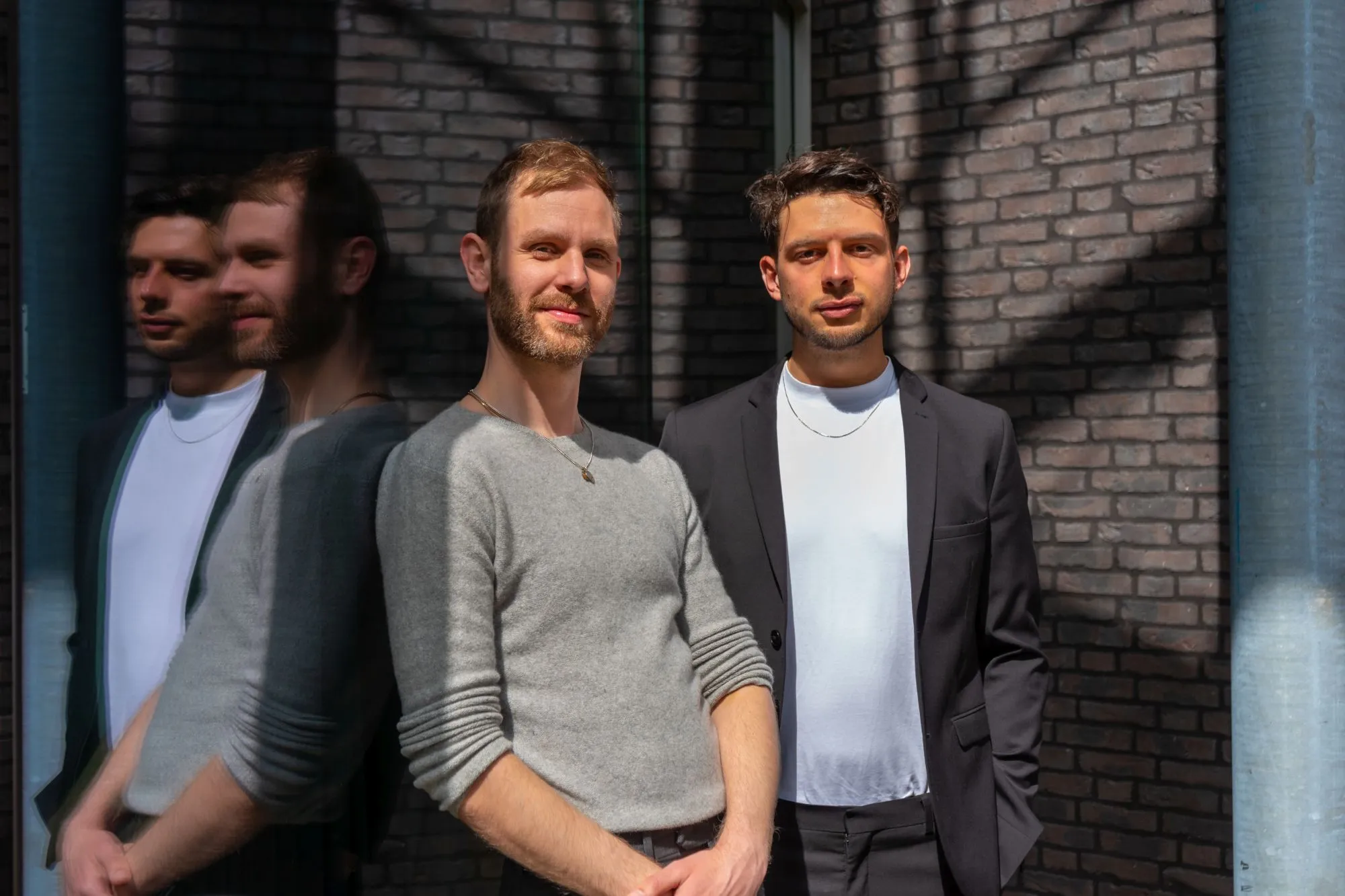 persfoto close to you liggend mats lodenstijn l neil foreman r