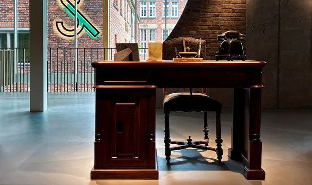 schoenenkwartier mist directeur