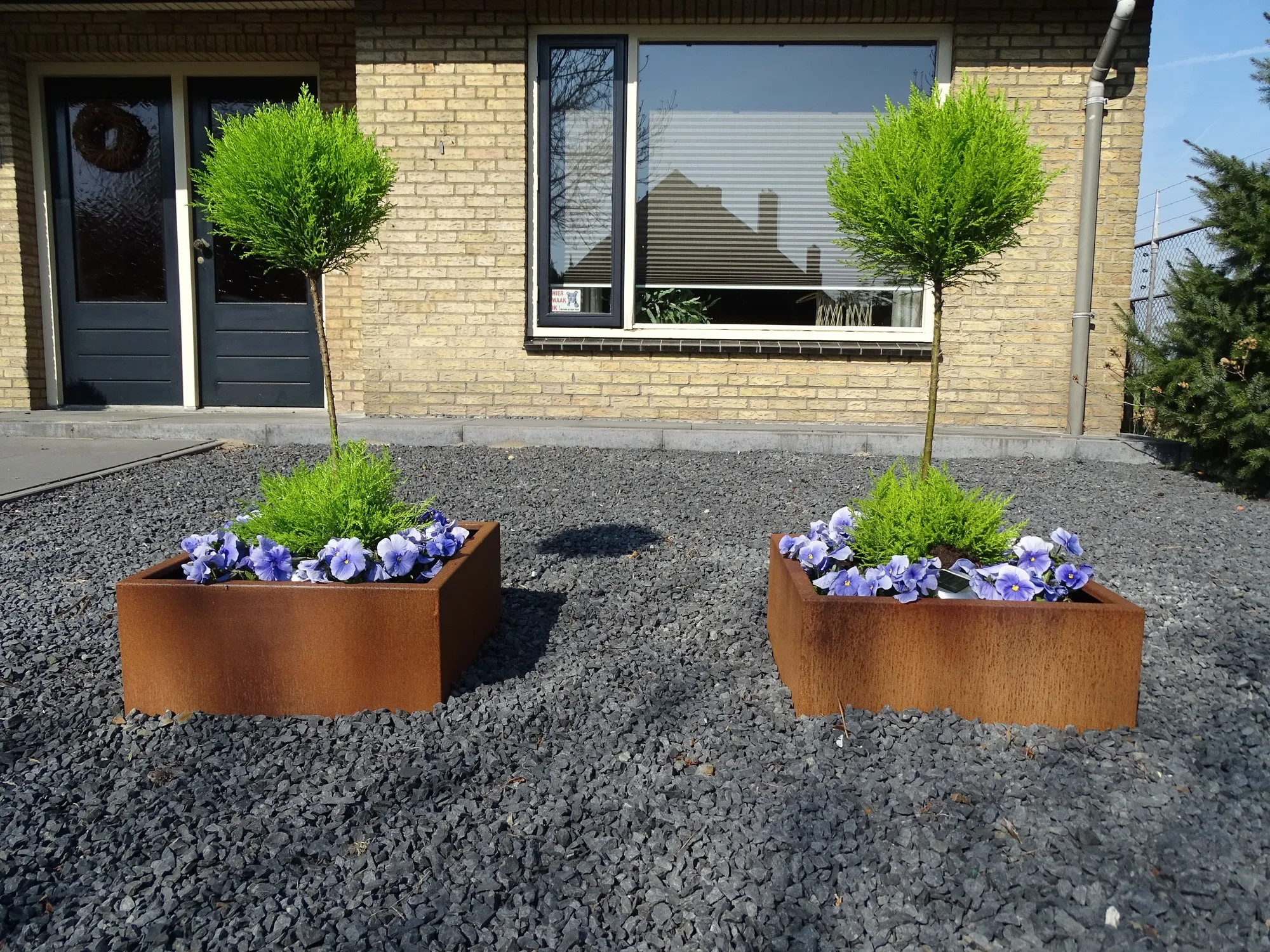 sfeervolle tuin met cortenstaal 1