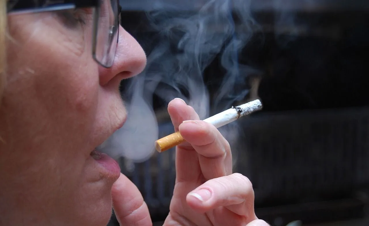 smoking 2168601 1280