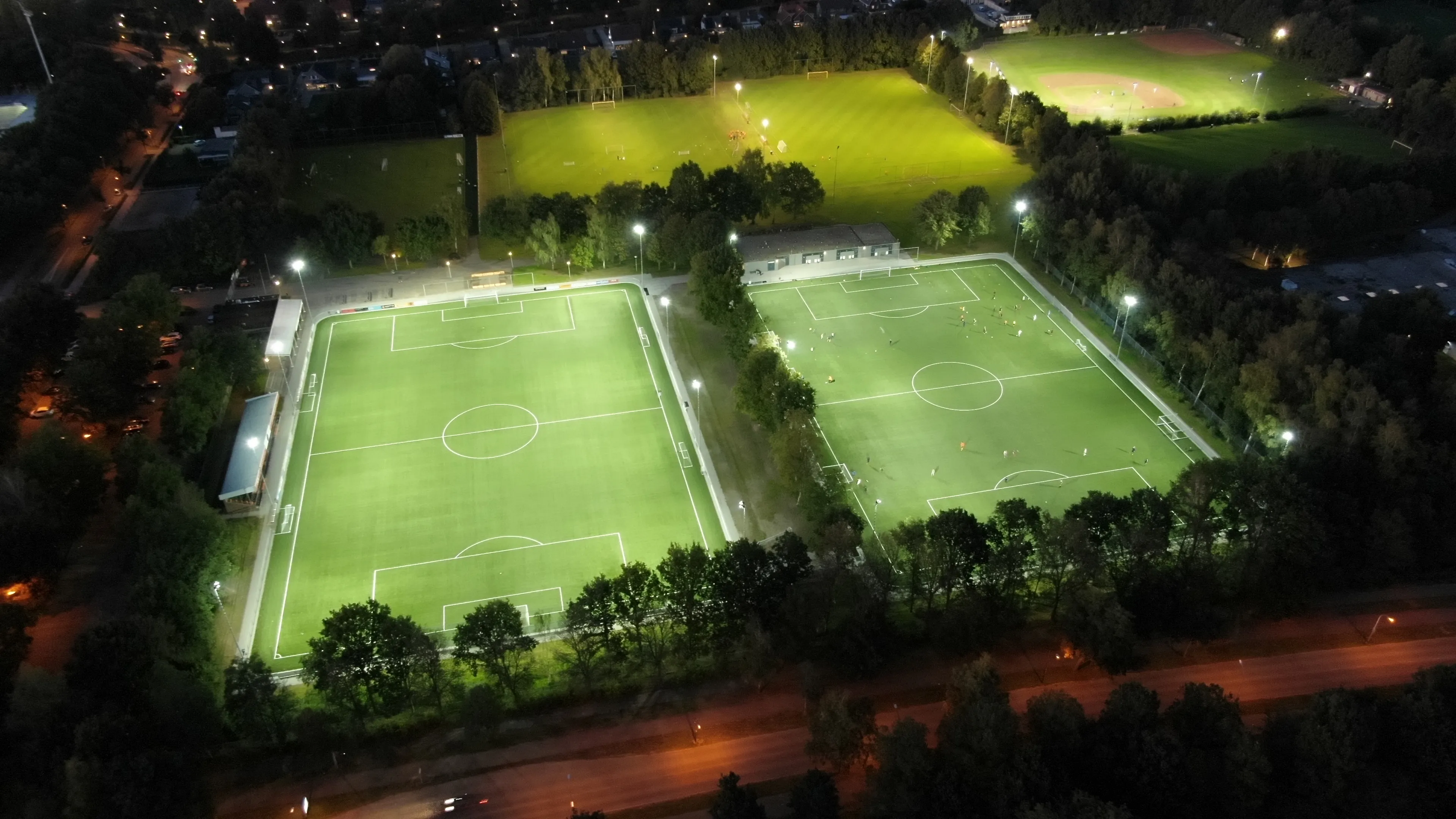sportpark eikendonk bij avond