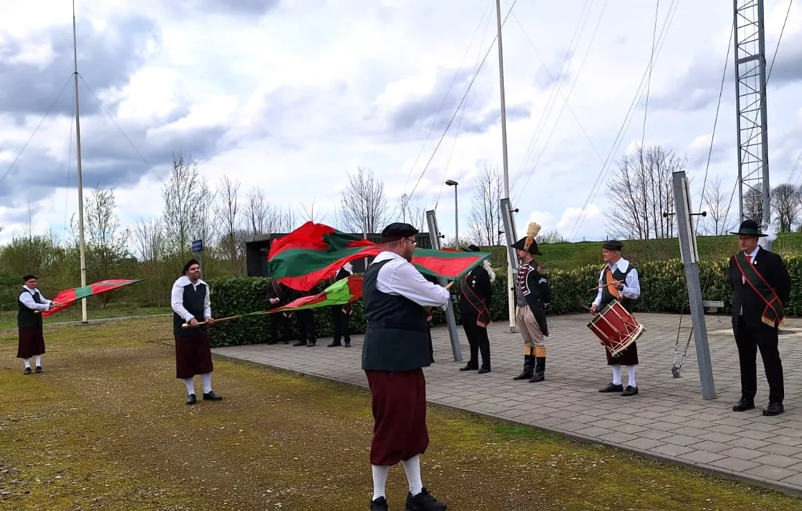 vendelgroet aan nieuwe koning 6