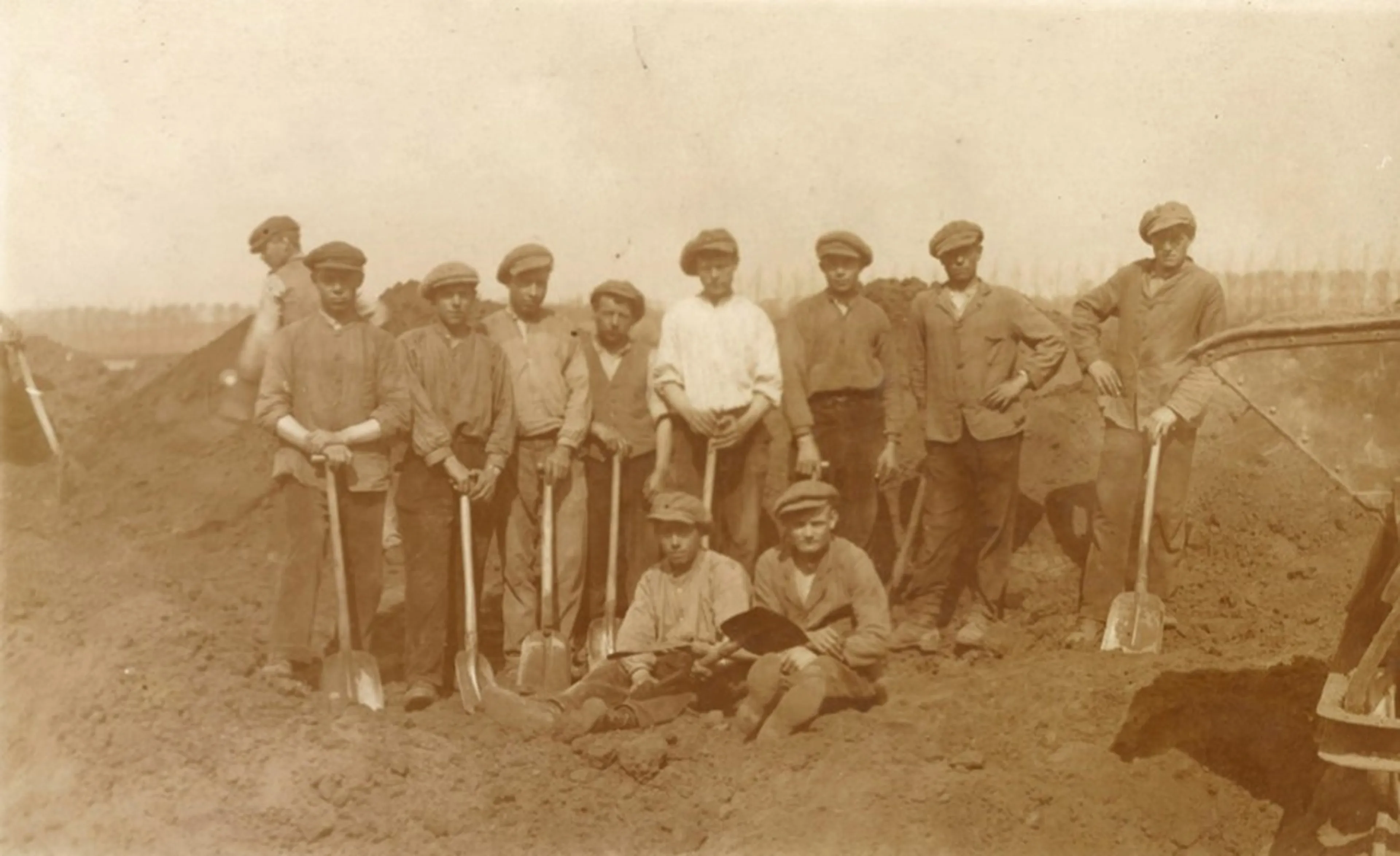 werkers aan het drongelens kanaal