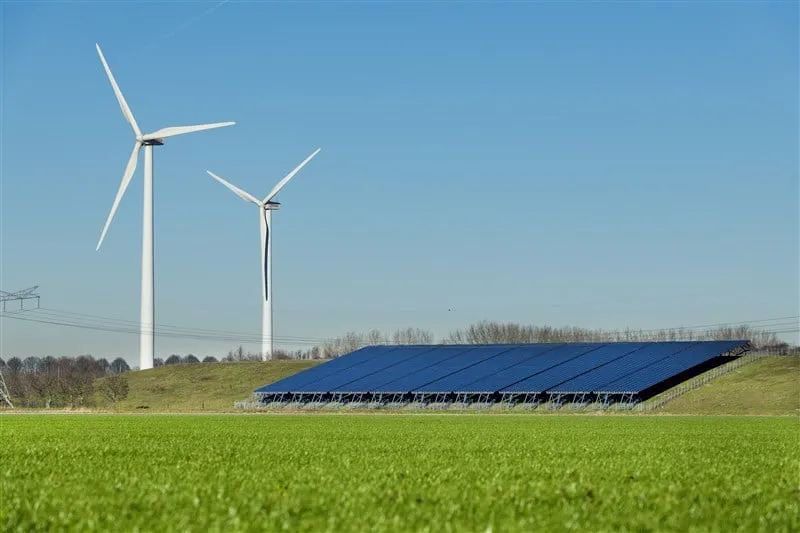 zonnepanelen op talud ecopark