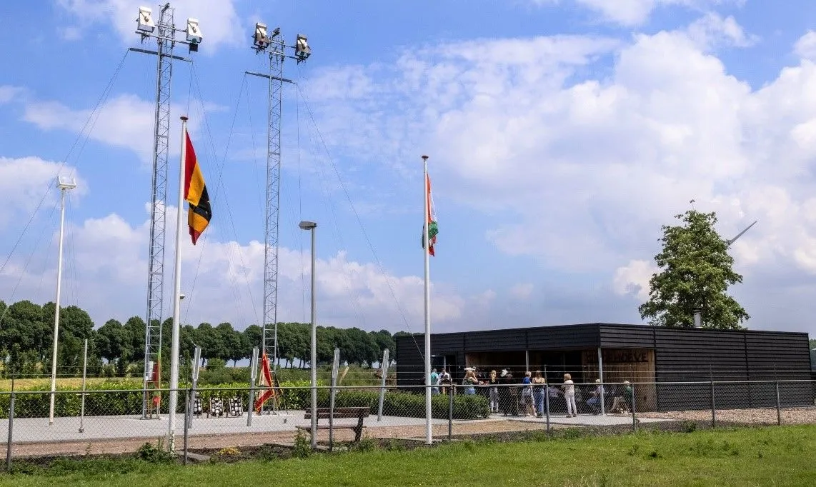 overzichtsfoto terrrein en paviljoen