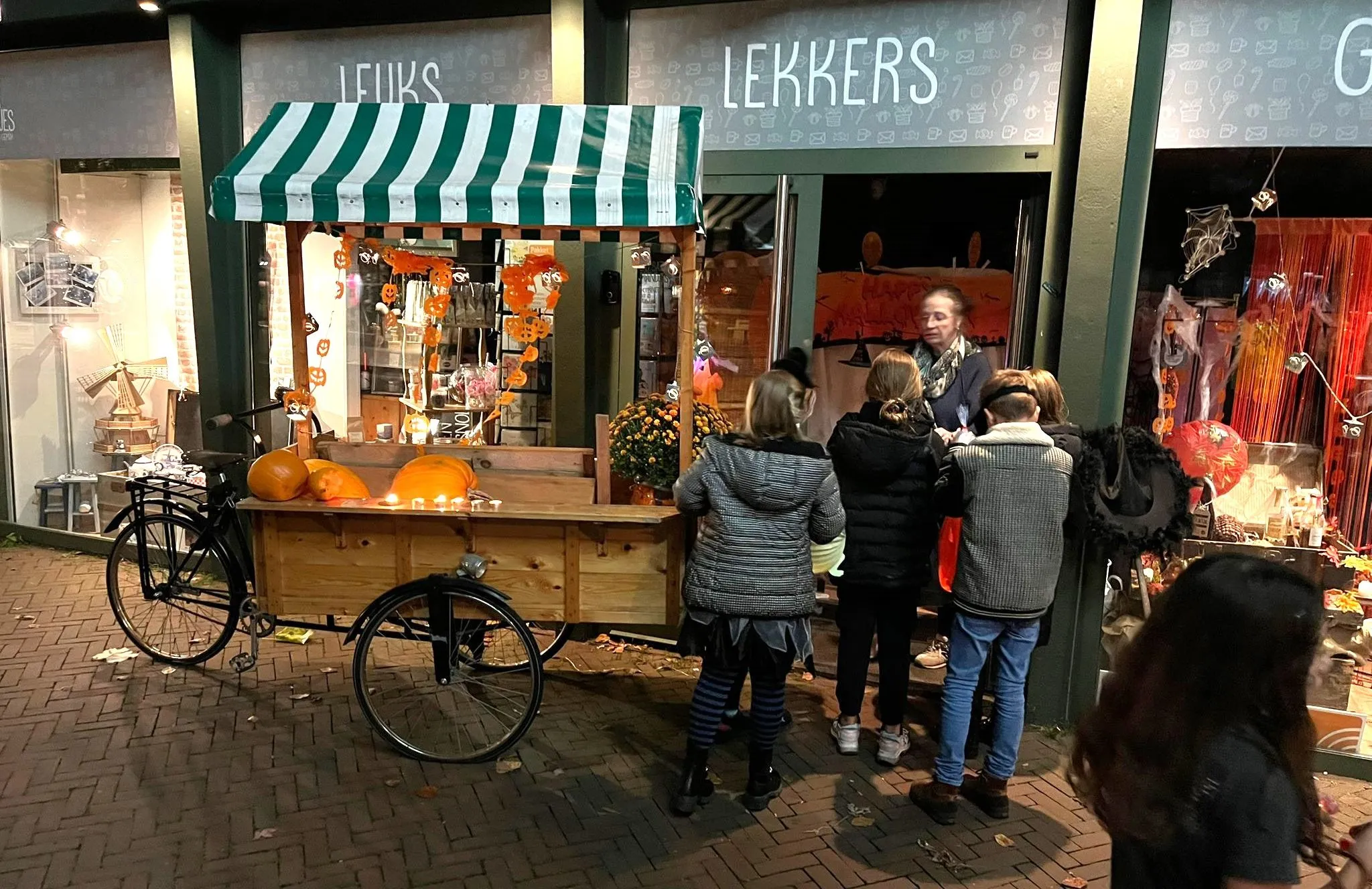 ww nieuws halloween speurtocht waalwijk centrum foto