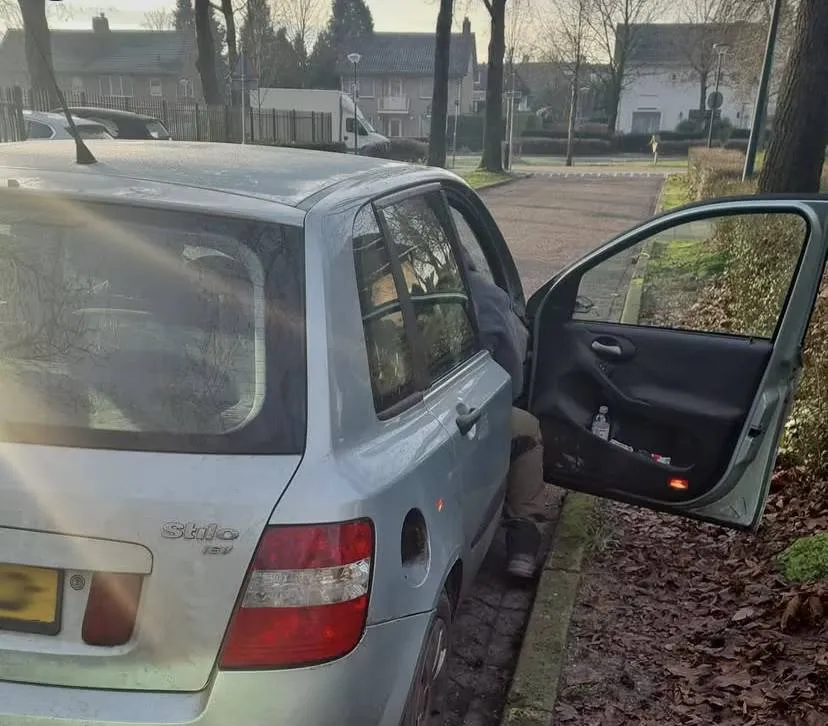 een automobilist die door de politie werd gecontroleerd in kaatsheuvel bleek nog 2766 euro aan openstaande boetes te hebbenjpg