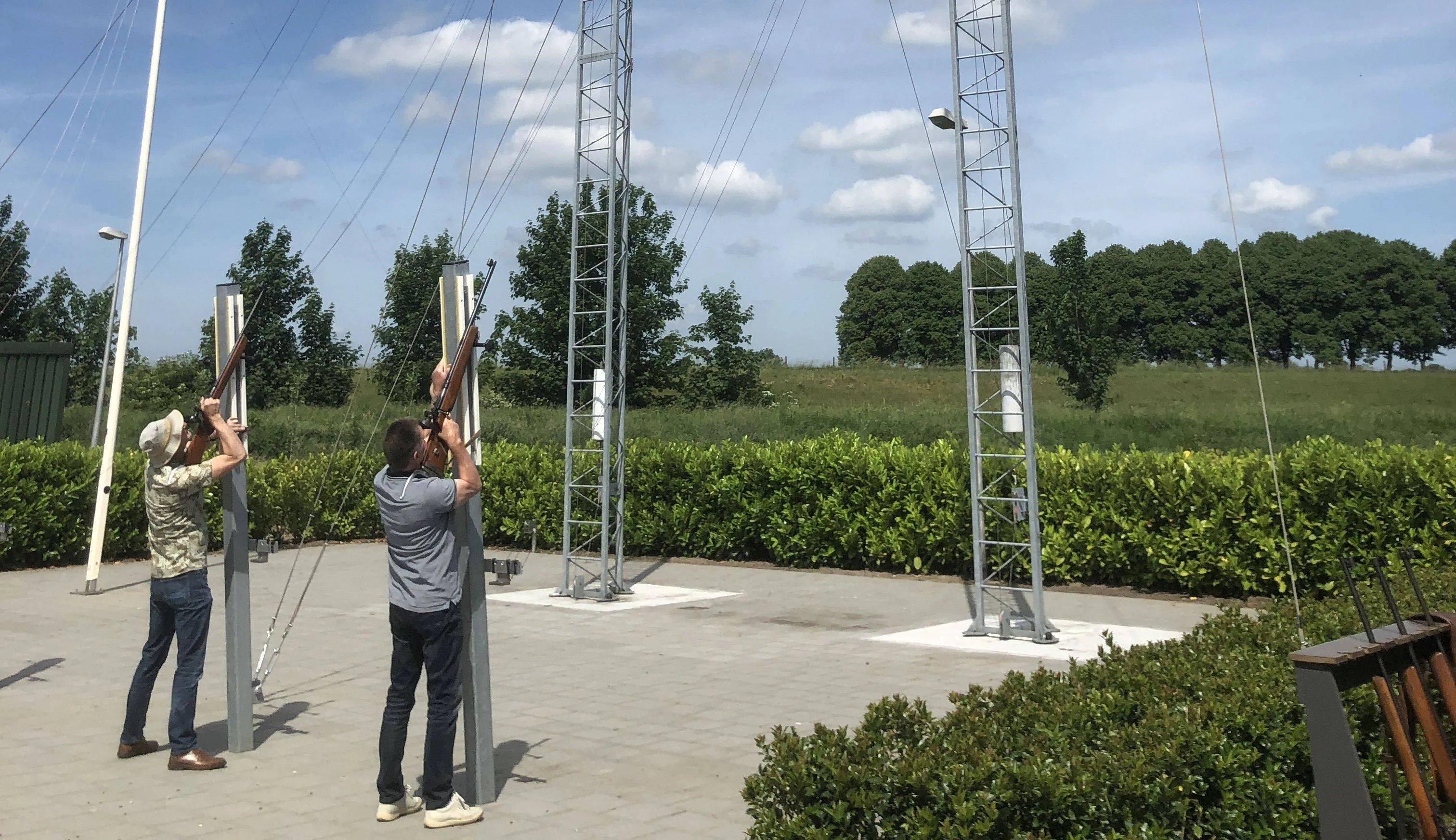 leden van het gilde in actie bij het schieten op de wip