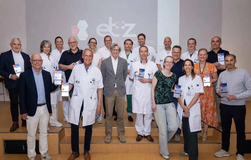250512 groepsfoto plaquette etz1947jpg