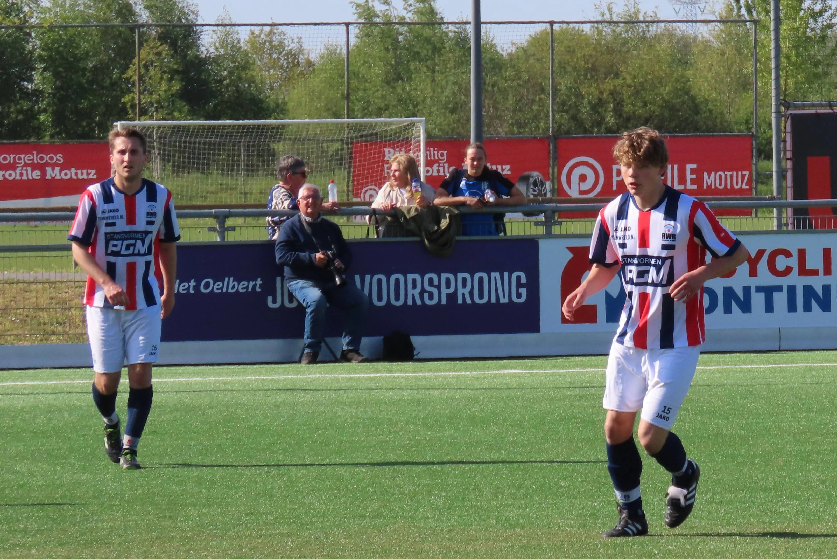 Persbericht vv RWB (RWB wint overtuigend en houdt de nul)