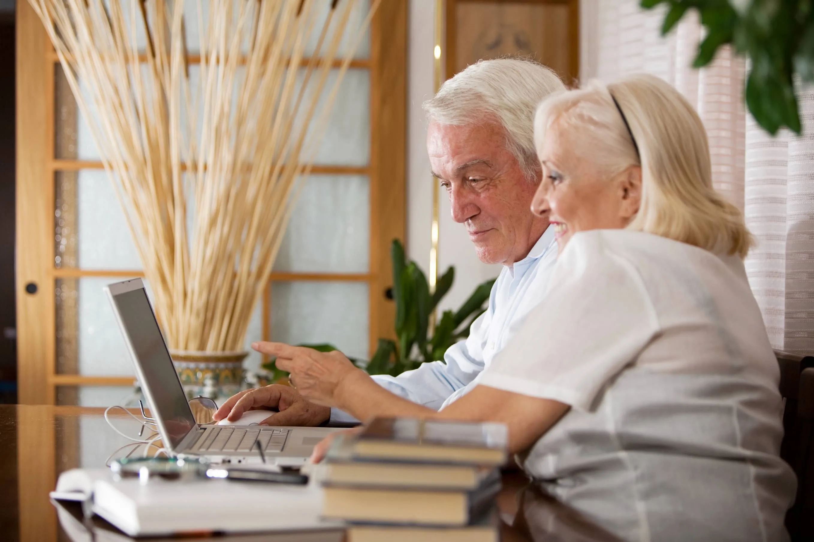 laptop-zoeken-senior-senioren-koppel (1)