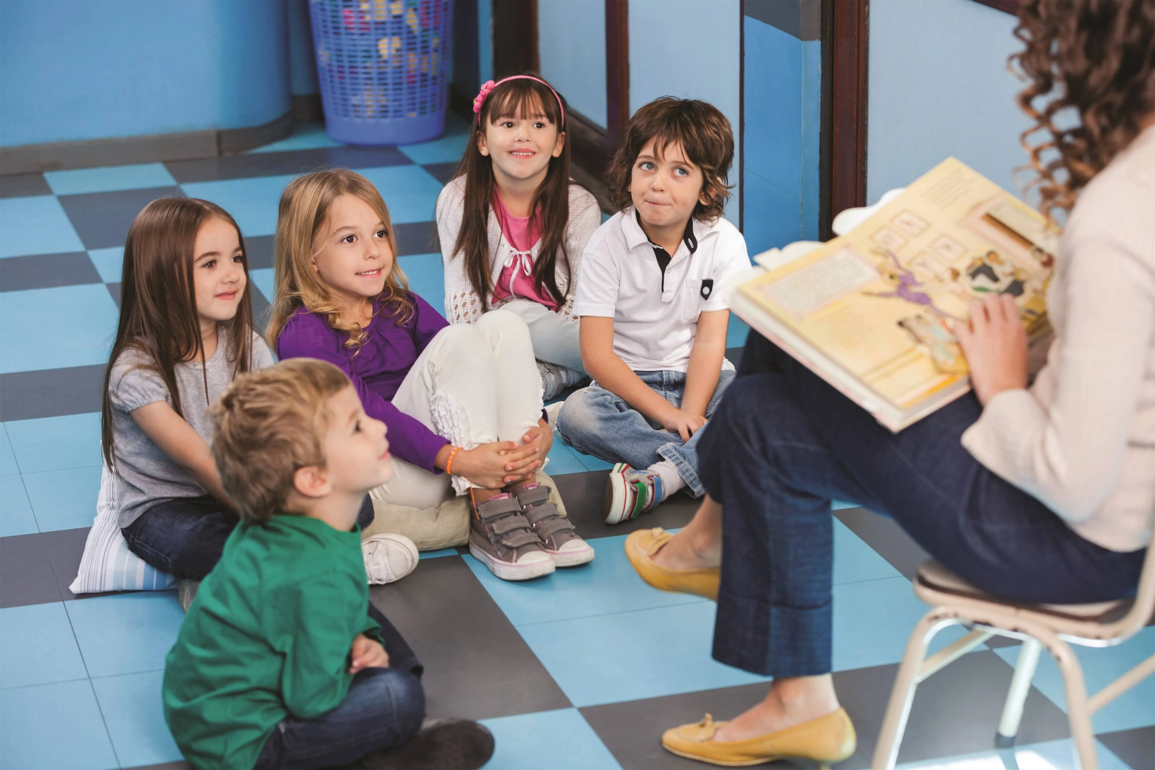 Voorlezen_kinderen_bieb