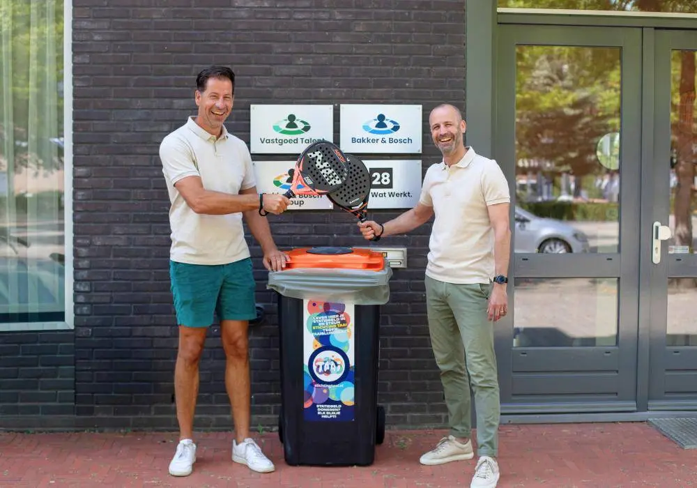 Jos Leijnen (L), voorzitter Stichting Taai en Marijn van den Bosch (R), Algemeen Directeur Bakker & Bosch Group komen in beweging voor Stichting Taai