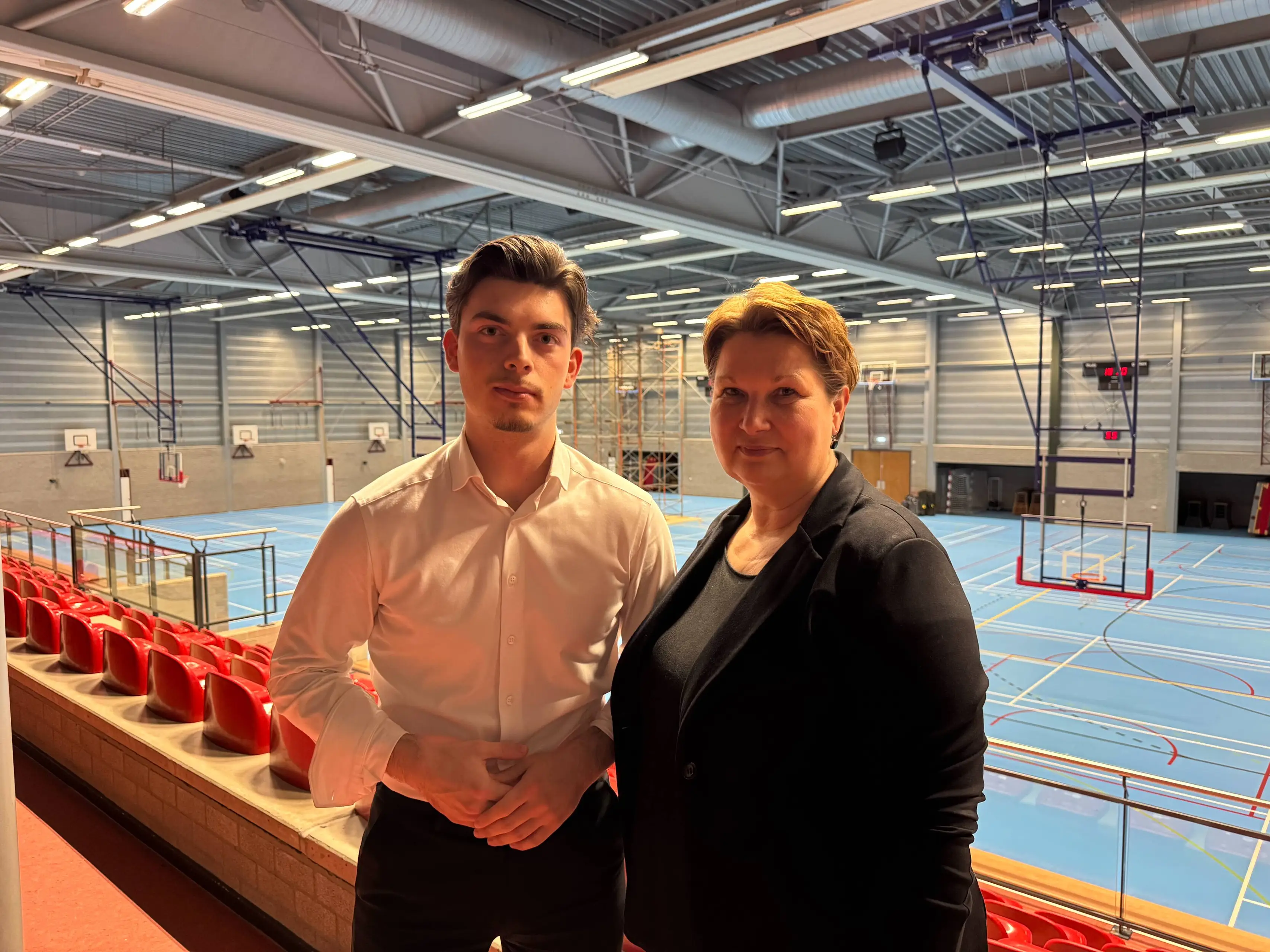 Wethouders Broekhuis en Boksan in De Slagen Waalwijk