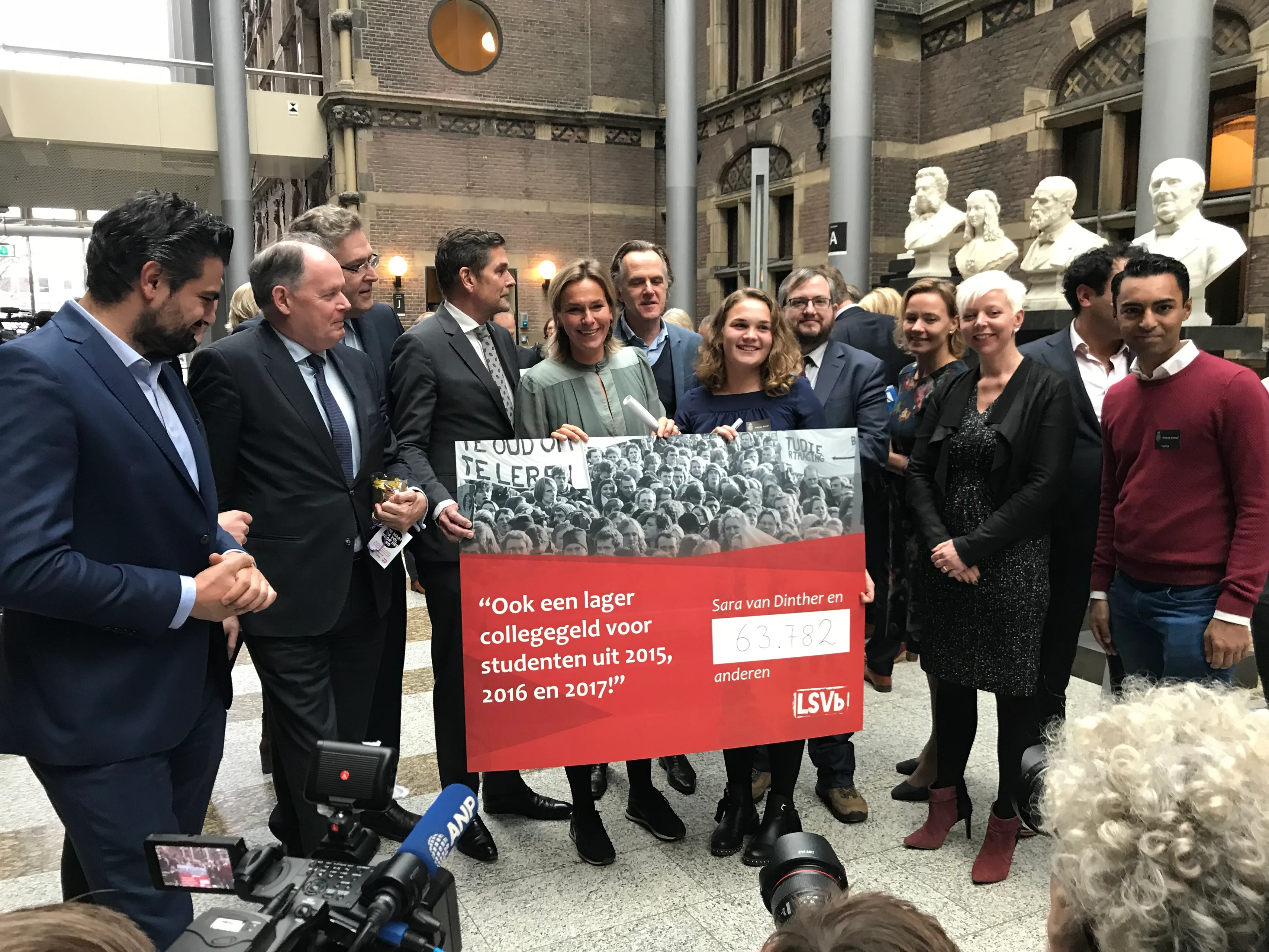 20171205 petitie overhandiging