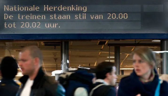 treinen staan vrijdagavond 2 minuten stil 715x408