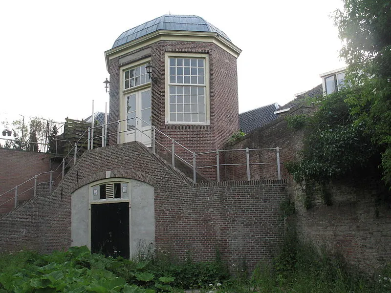 tuinkoepel op stadsmuur basvb wikimedia