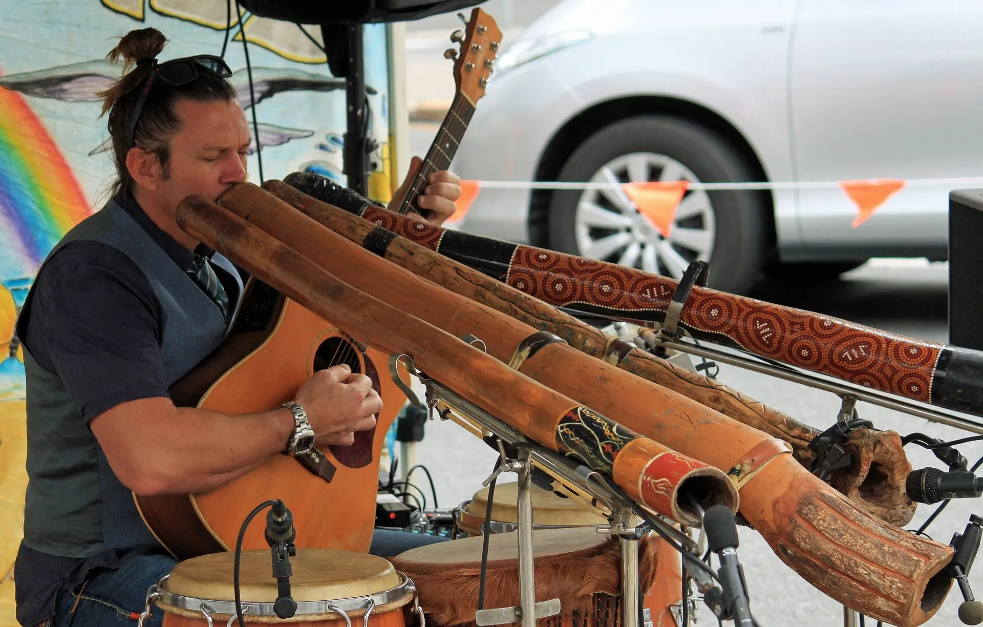 solo entertainer didgeridoo pixabay