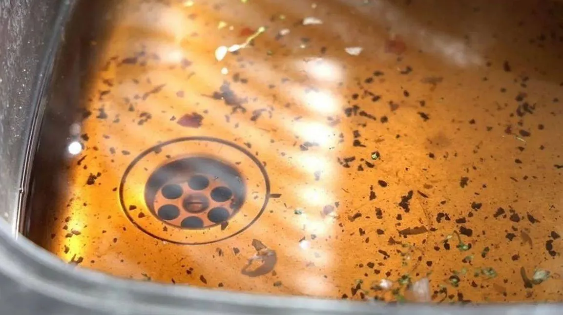 Veel te vaak verdwijnt het vet na het bakken bij het restafval, in de gootsteen of in de wc. Foto. Techniek Nederland