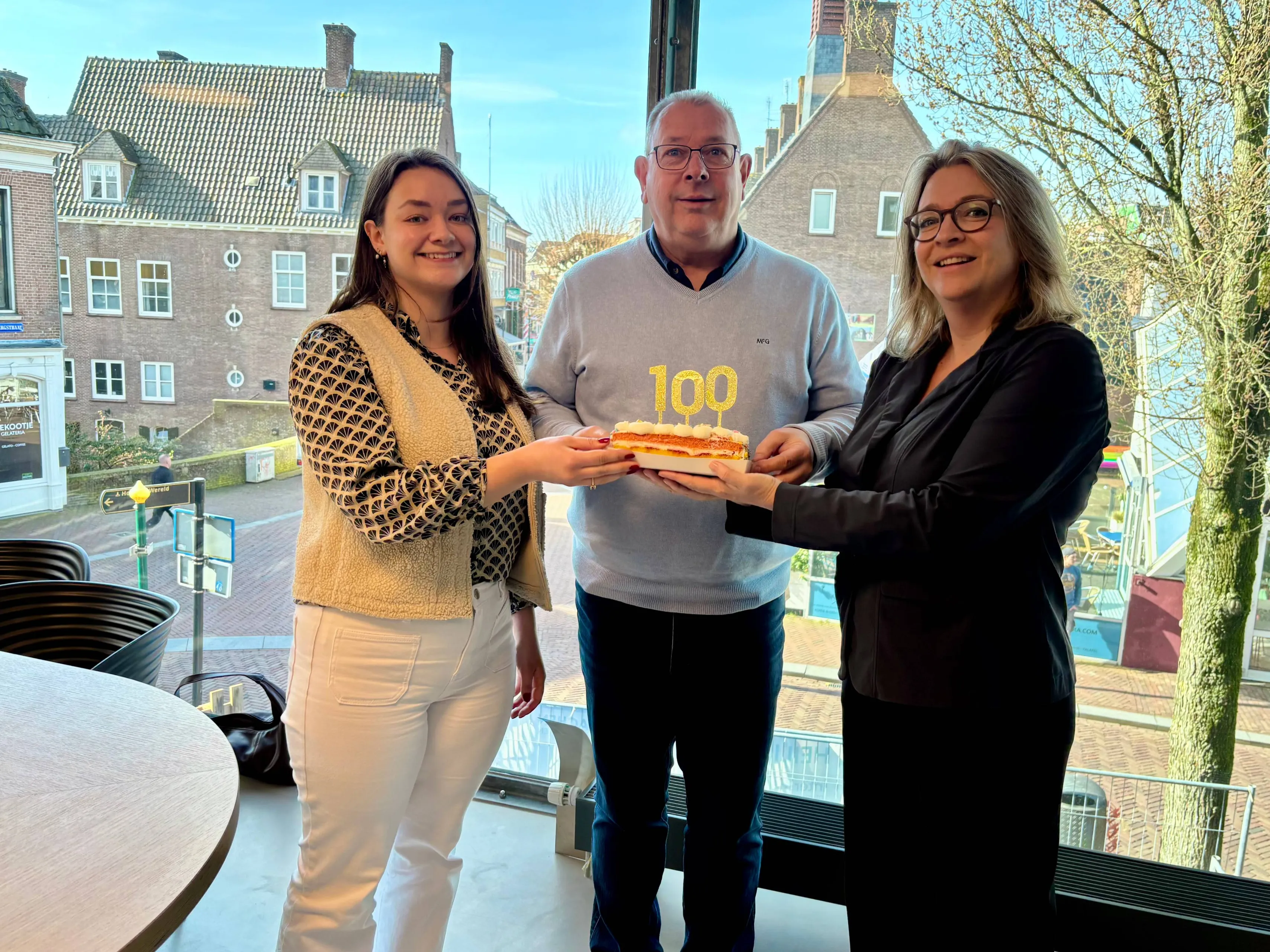 Wethouder Anne Janssen en Huurteams Wageningen bij inloopspreekuur