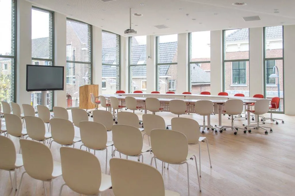 Interieur-stadhuis-raadzaal-1024x682-1