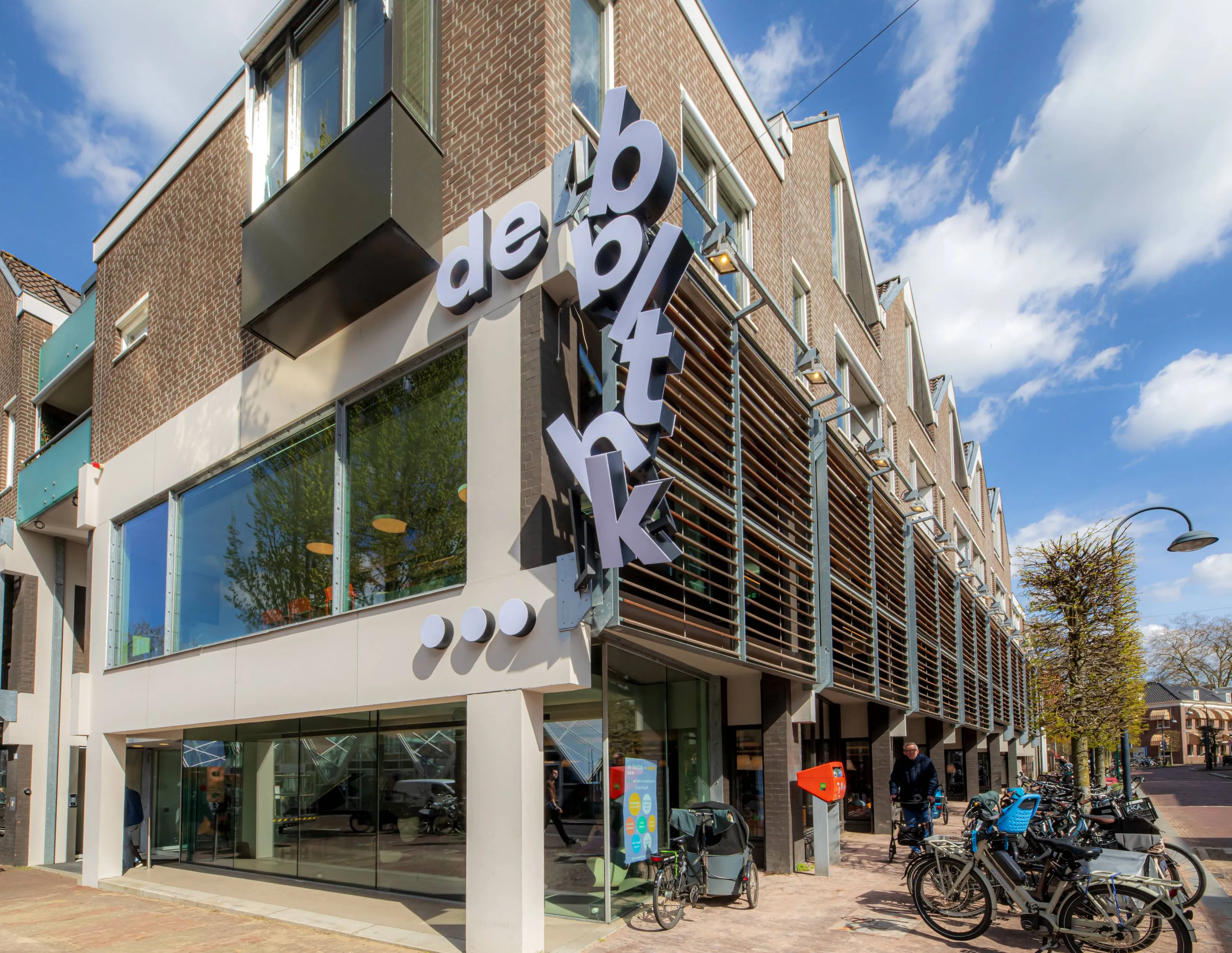 opening 6 maart-6990 biblitoheek
