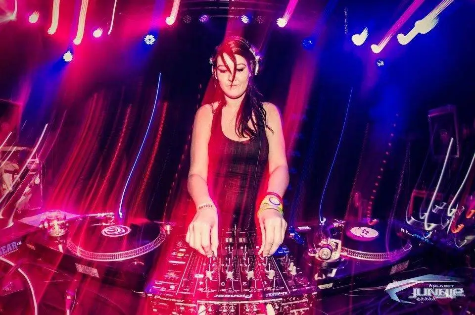 Yvy DJ(1) OGDD dansfeesten