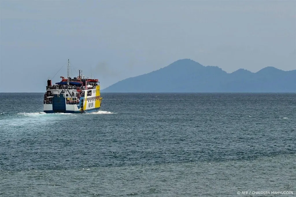 15 doden en 19 vermisten nadat ferry zinkt in indonesie1690172927