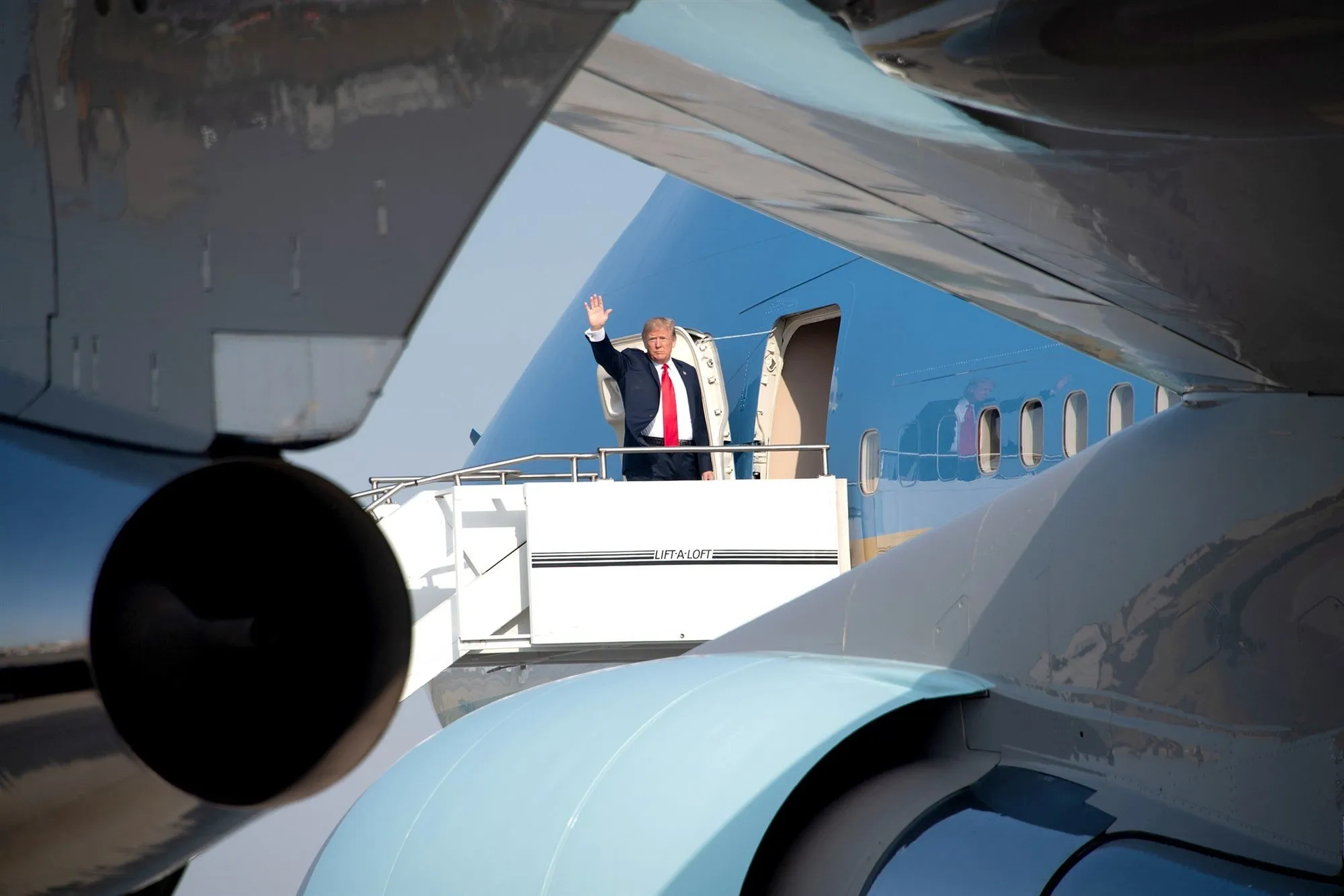 190315 donald trump plane ew 602p f2605d4bfd07a3eaac7ea148724f8a6afit 2000w