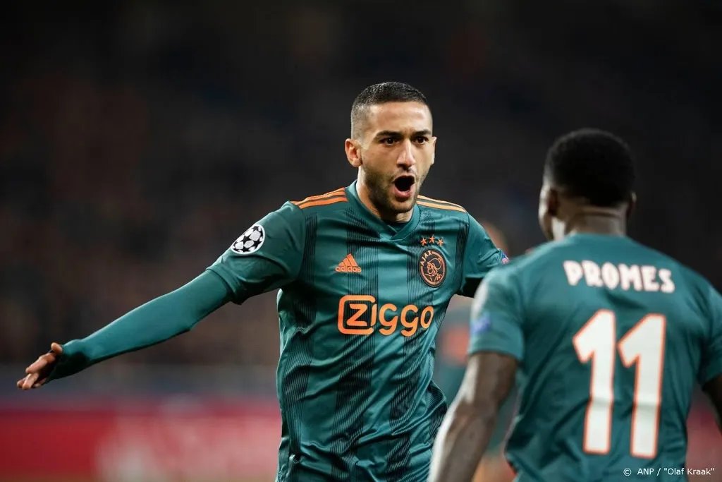 ajacied ziyech vereerd met jonge fan1574895390