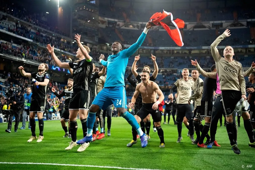 ajax viert uitzinnig feest in madrid1551824414