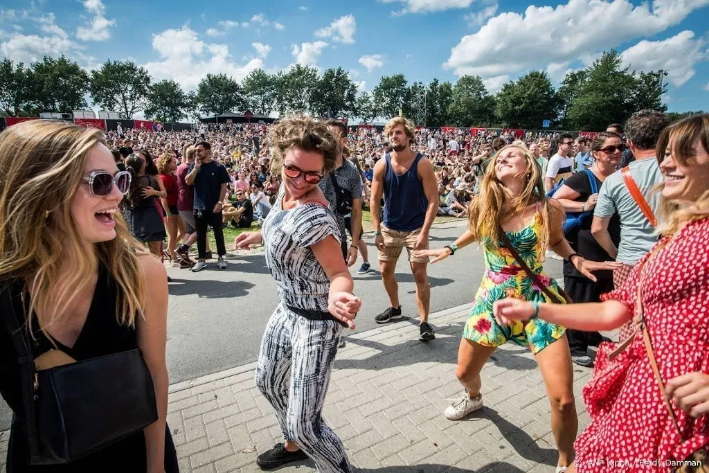 al meer dan 1000 coronabesmettingen op utrechts festival verknipt1626342351