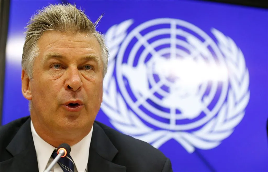 alec baldwin wil wel optreden voor trump1482577491